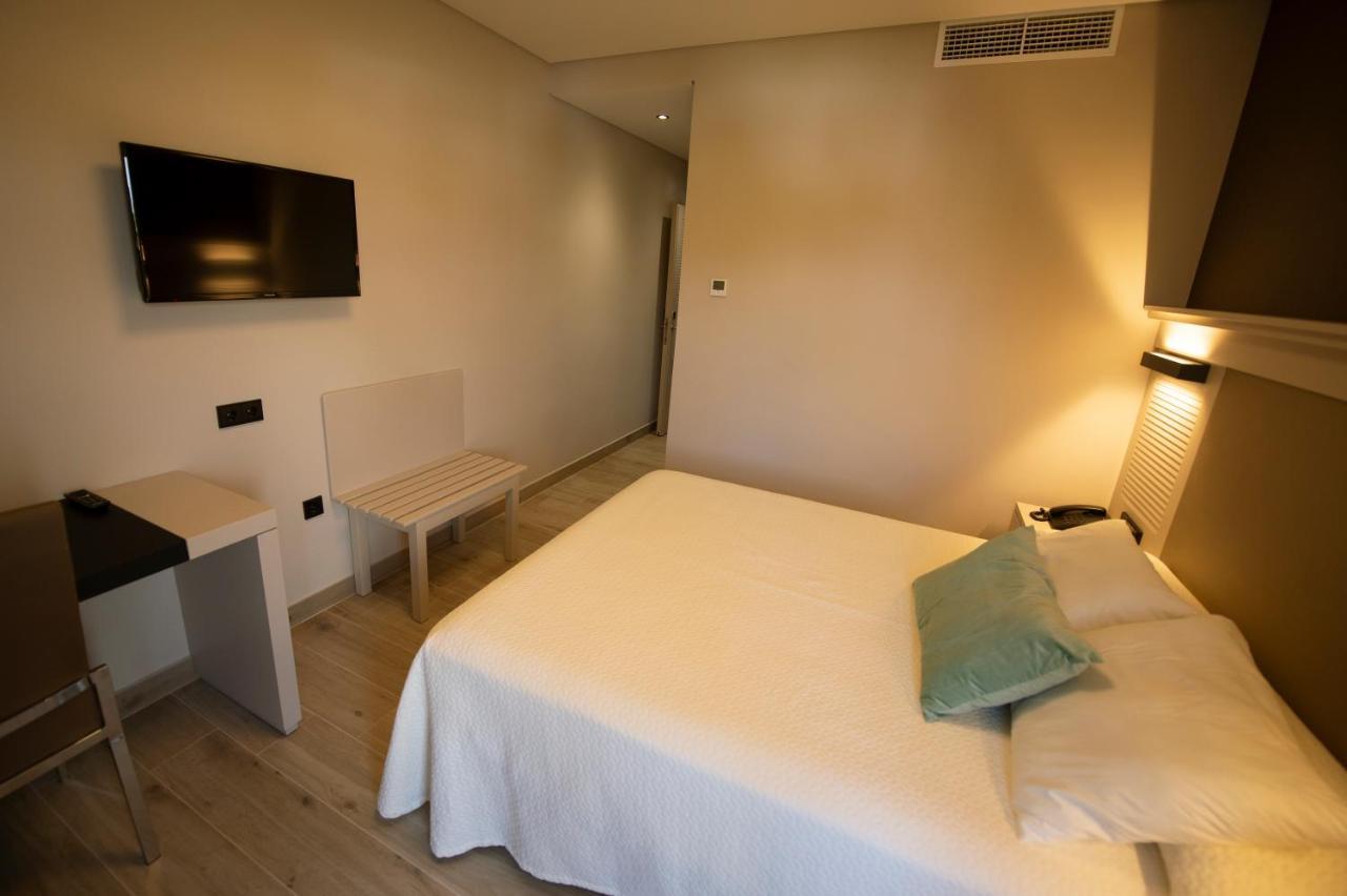 Hotel Diufain Conil De La Frontera Bagian luar foto