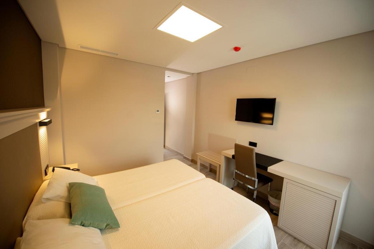 Hotel Diufain Conil De La Frontera Bagian luar foto
