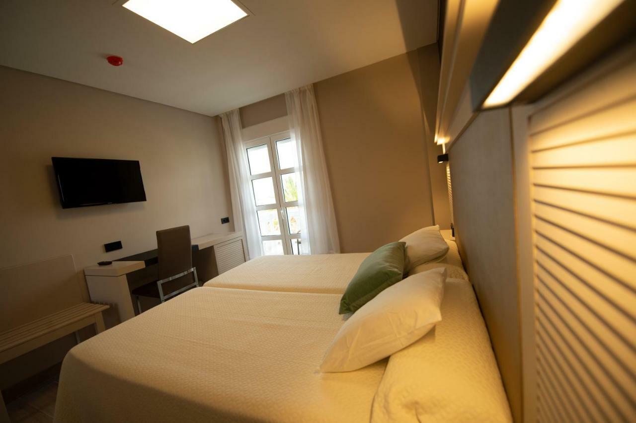 Hotel Diufain Conil De La Frontera Bagian luar foto
